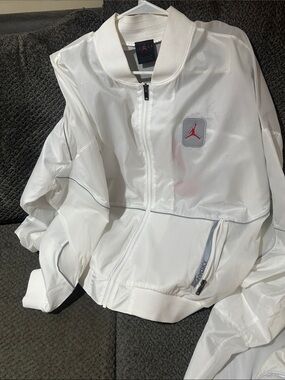 Jordan men's White Track Jacket and Jogger Set vintage
